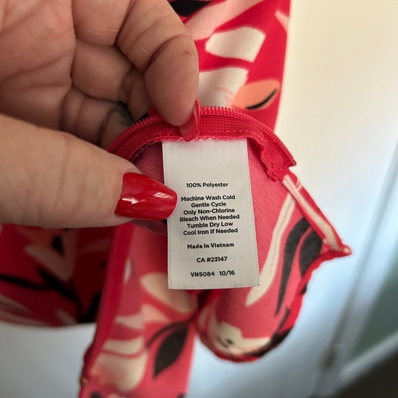 Really pretty red top with lantern sleeves floral accent - Picture 3 of 5